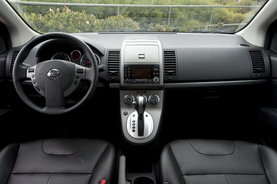  Nissan Sentra 2010 года  (фото 9 из 68)